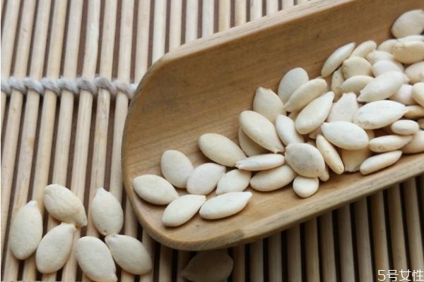 冬瓜子有什么營(yíng)養(yǎng)價(jià)值呢 吃冬瓜子有什么好處呢