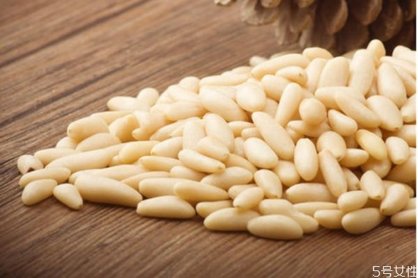 松子仁有什么營(yíng)養(yǎng)價(jià)值呢 松子仁怎么做好吃呢 松子仁有什么營(yíng)養(yǎng)價(jià)值呢 松子仁怎么做好吃呢