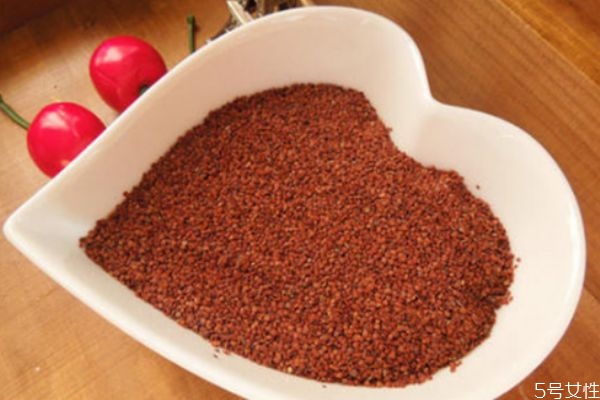 敷海藻面膜前要上一層底膜嗎 海藻面膜適合什么膚質