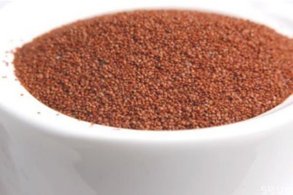 敷海藻面膜前要上一層底膜嗎 海藻面膜適合什么膚質