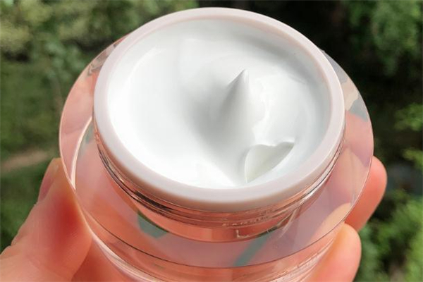 卡姿蘭素顏霜保質(zhì)期一般多久 卡姿蘭素顏霜1號(hào)和2號(hào)區(qū)別 卡姿蘭素顏霜保質(zhì)期一般多久 卡姿蘭素顏霜1號(hào)和2號(hào)區(qū)別