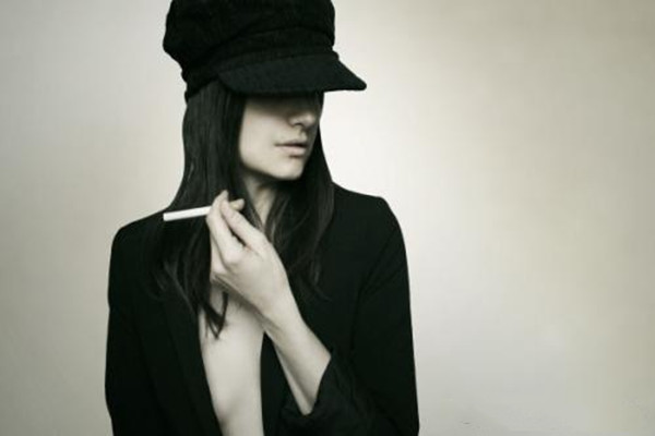 女性經(jīng)期抽煙對(duì)身體有什么影響 抽煙為什會(huì)頭暈 女性經(jīng)期抽煙對(duì)身體有什么影響 抽煙為什會(huì)頭暈