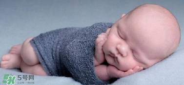 寶寶護(hù)臀膏用到多大？寶寶護(hù)臀膏多大開(kāi)始用？