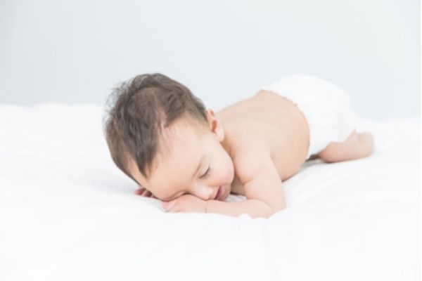 冬天寶寶睡覺(jué)穿什么 冬天寶寶睡覺(jué)穿衣指南