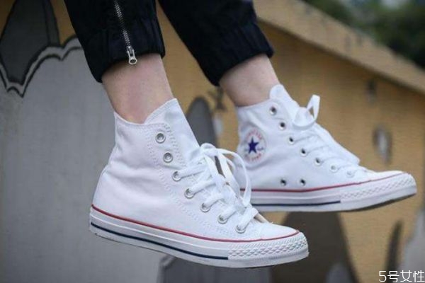 帆布鞋有霉點怎么去除 帆布鞋內(nèi)部怎么洗 帆布鞋有霉點怎么去除 帆布鞋內(nèi)部怎么洗