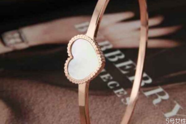 黃金鉑金k金哪個貴 黃金鉑金k金的區(qū)別 黃金鉑金k金哪個貴 黃金鉑金k金的區(qū)別