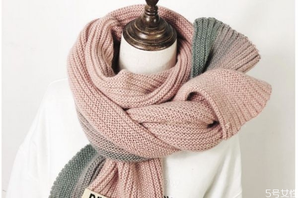 圍巾怎么搭配衣服 百搭的圍巾顏色有什么呢 圍巾怎么搭配衣服 百搭的圍巾顏色有什么呢