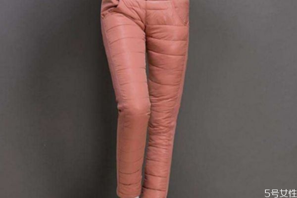 駝絨是什么面料 棉花棉褲和駝絨棉褲哪個(gè)比較保暖 駝絨是什么面料 棉花棉褲和駝絨棉褲哪個(gè)比較保暖