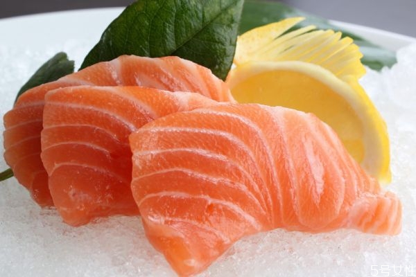 三文魚應該怎么挑選 三文魚有刺嗎 三文魚應該怎么挑選 三文魚有刺嗎