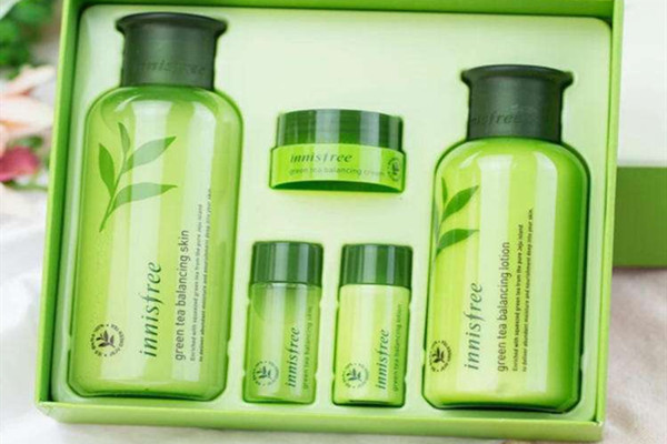 三十歲適合用悅詩風吟嗎 年輕膚質(zhì)和熟齡膚質(zhì)護膚的區(qū)別