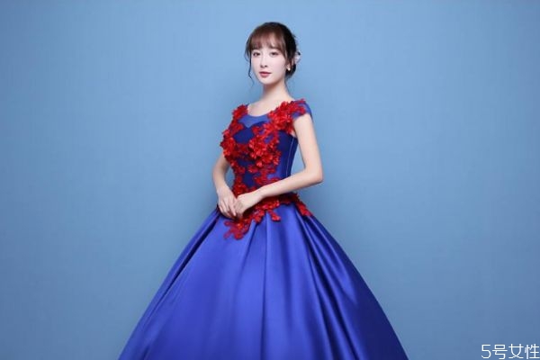 女生年會(huì)穿什么衣服合適 女生參加年會(huì)的穿搭有什么 女生年會(huì)穿什么衣服合適 女生參加年會(huì)的穿搭有什么