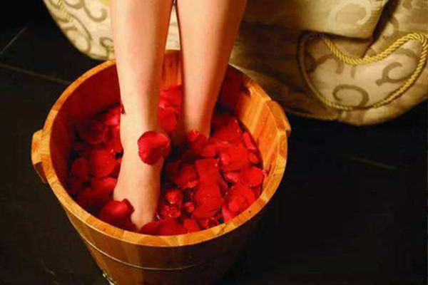 冬天泡完腳可以喝酒嗎 泡完腳喝多少適合 冬天泡完腳可以喝酒嗎 泡完腳喝多少適合