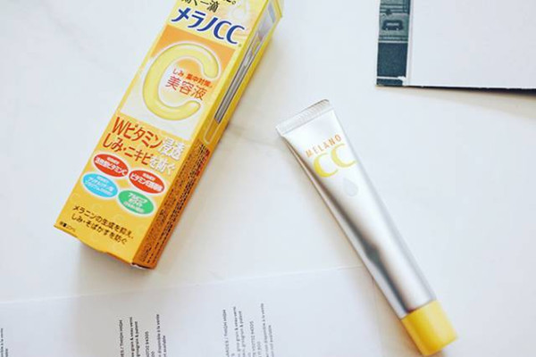 樂敦cc的正確使用方法 怎么樣使用樂敦cc不油膩 樂敦cc的正確使用方法 怎么樣使用樂敦cc不油膩