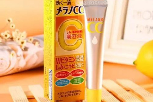 樂敦cc的正確使用方法 怎么樣使用樂敦cc不油膩 樂敦cc的正確使用方法 怎么樣使用樂敦cc不油膩