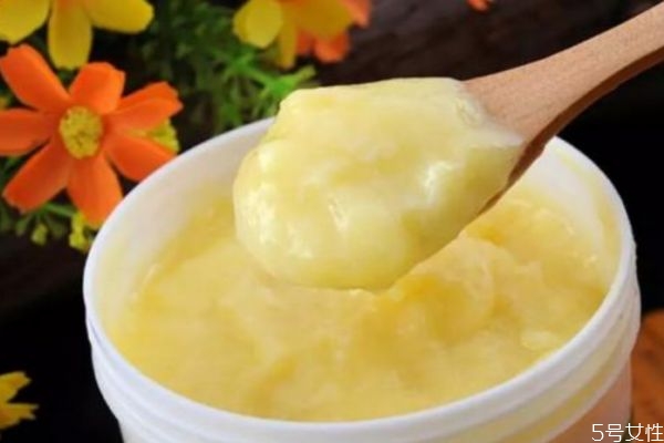 蜂王漿的作用與功效 蜂王漿的保質(zhì)期是多久 蜂王漿的作用與功效 蜂王漿的保質(zhì)期是多久