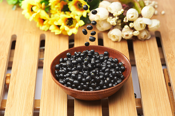 黑豆有補(bǔ)血效果嗎 黑豆怎么分辨真假 黑豆有補(bǔ)血效果嗎 黑豆怎么分辨真假
