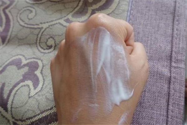 李醫(yī)生防曬霜多少錢 李醫(yī)生防曬霜是物理還是化學(xué)防曬 李醫(yī)生防曬霜多少錢 李醫(yī)生防曬霜是物理還是化學(xué)防曬