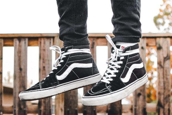vans紅標(biāo)與黑標(biāo)的區(qū)別 vans紅標(biāo)貴還是黑標(biāo)貴 vans紅標(biāo)與黑標(biāo)的區(qū)別 vans紅標(biāo)貴還是黑標(biāo)貴