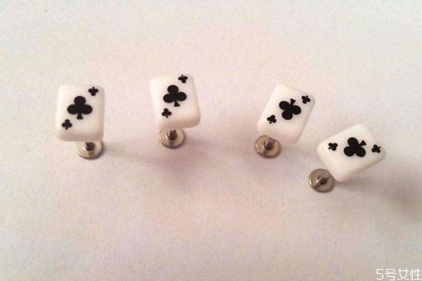 唇釘是干什么用的 唇釘怎么取下來(lái)