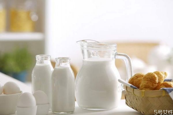 鮮牛奶的保質(zhì)期多久 鮮牛奶過期可以喝嗎 鮮牛奶的保質(zhì)期多久 鮮牛奶過期可以喝嗎