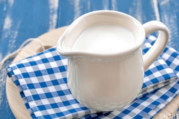 鮮牛奶的保質(zhì)期多久 鮮牛奶過期可以喝嗎 鮮牛奶的保質(zhì)期多久 鮮牛奶過期可以喝嗎