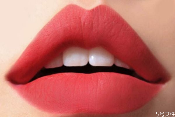 口紅里面的油是什么油 口紅是什么油做的 口紅里面的油是什么油 口紅是什么油做的