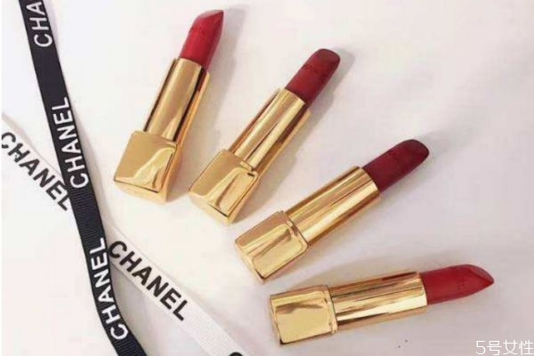 口紅里面的油是什么油 口紅是什么油做的 口紅里面的油是什么油 口紅是什么油做的