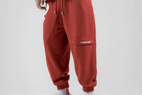 男生本命年穿什么衣服好 本命年男生穿搭指南 男生本命年穿什么衣服好 本命年男生穿搭指南