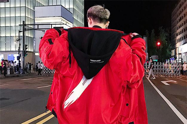 男生本命年穿什么衣服好 本命年男生穿搭指南 男生本命年穿什么衣服好 本命年男生穿搭指南