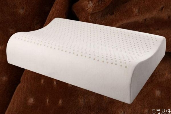 乳膠枕頭有什么作用 乳膠枕頭有味道正常嗎 乳膠枕頭有什么作用 乳膠枕頭有味道正常嗎