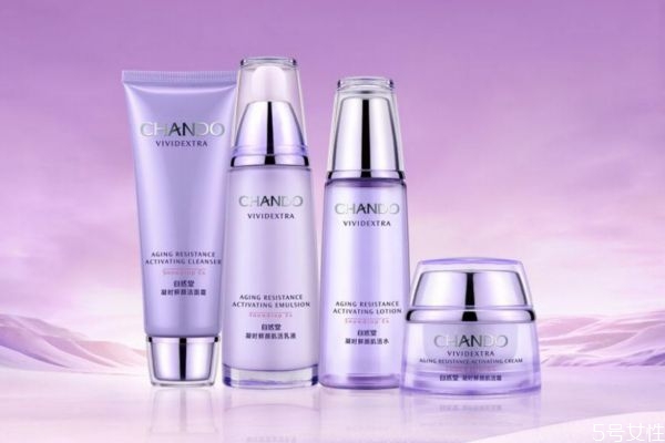 自然堂藍瓶和紫瓶的哪個好 自然堂紫瓶和藍瓶區(qū)別