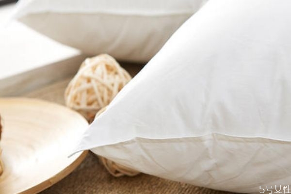 枕套怎么做漂亮實(shí)用 用廢布料做枕套的方法 枕套怎么做漂亮實(shí)用 用廢布料做枕套的方法