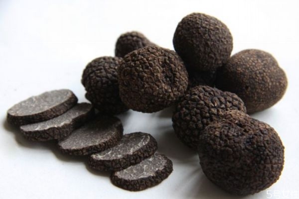 黑松露什么人不能吃 黑松露怎么做好吃 黑松露什么人不能吃 黑松露怎么做好吃