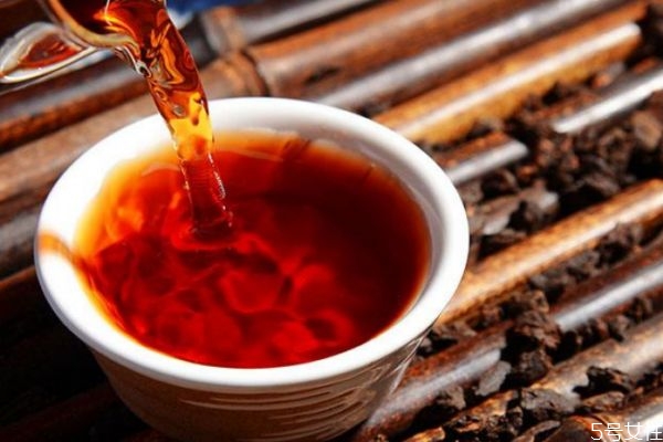 經(jīng)常熬夜的危害 經(jīng)常熬夜喝什么泡水 經(jīng)常熬夜的危害 經(jīng)常熬夜喝什么泡水