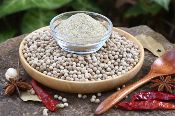 白胡椒有臭味能吃嗎 白胡椒為什么有臭味 白胡椒有臭味能吃嗎 白胡椒為什么有臭味