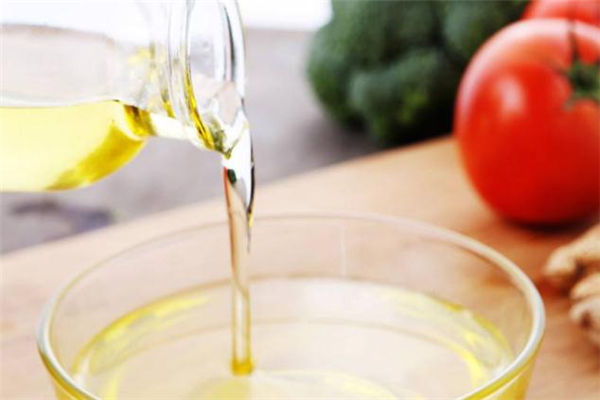 花生油放久了還能吃嗎 花生油放一年還能吃嗎 花生油放久了還能吃嗎 花生油放一年還能吃嗎