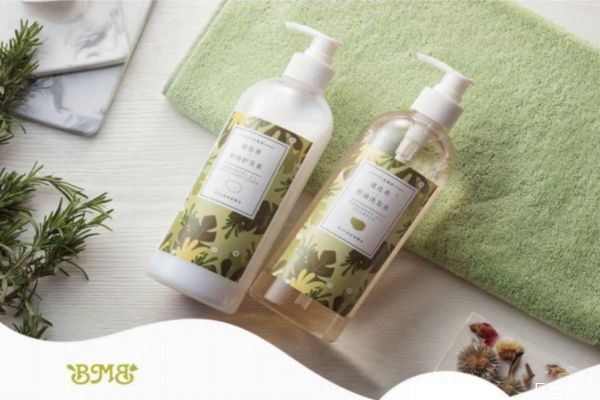 頭發(fā)出油怎么護理 油性頭發(fā)能焗油嗎 頭發(fā)出油怎么護理 油性頭發(fā)能焗油嗎