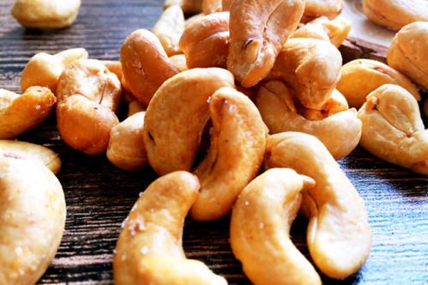 腰果減肥期間可以吃嗎 減肥大概可以吃多少腰果 腰果減肥期間可以吃嗎 減肥大概可以吃多少腰果