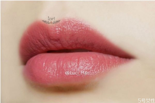 染唇液有人體有害嗎 長期涂染唇液會(huì)怎么樣