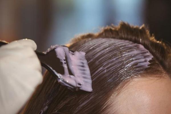 染發(fā)沒放泡沫原液有影響嗎 泡沫染發(fā)是先染發(fā)尾嗎 染發(fā)沒放泡沫原液有影響嗎 泡沫染發(fā)是先染發(fā)尾嗎