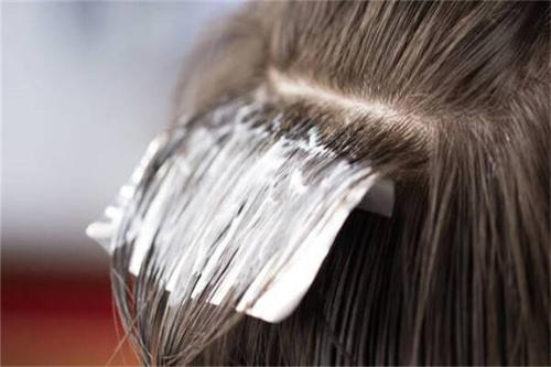 染發(fā)沒放泡沫原液有影響嗎 泡沫染發(fā)是先染發(fā)尾嗎 染發(fā)沒放泡沫原液有影響嗎 泡沫染發(fā)是先染發(fā)尾嗎