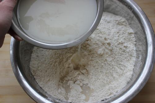 開(kāi)封的酵母能放多久 酵母不能用了的表現(xiàn)