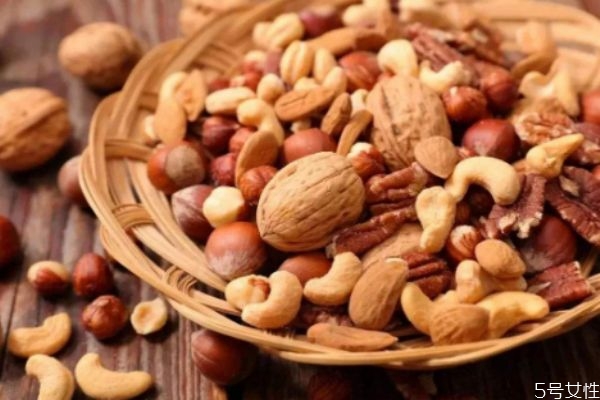 堅(jiān)果有哪些種類 每天吃堅(jiān)果有什么好處呢 堅(jiān)果有哪些種類 每天吃堅(jiān)果有什么好處呢