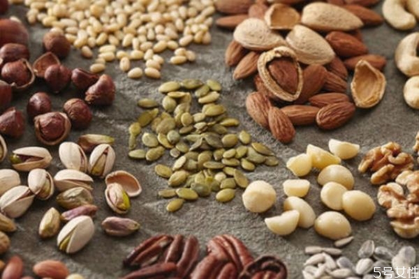 堅(jiān)果有哪些種類 每天吃堅(jiān)果有什么好處呢 堅(jiān)果有哪些種類 每天吃堅(jiān)果有什么好處呢