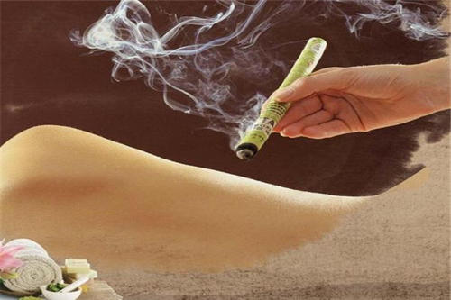 為什么艾灸涌泉穴會(huì)上火 氣虛可以艾灸哪個(gè)穴位 為什么艾灸涌泉穴會(huì)上火 氣虛可以艾灸哪個(gè)穴位