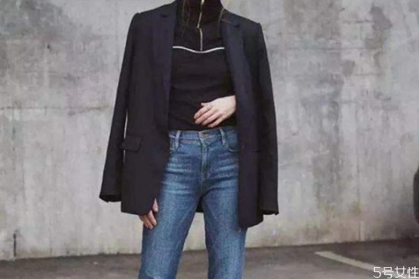 小西裝為什么有肩墊 墊肩有什么好處 小西裝為什么有肩墊 墊肩有什么好處