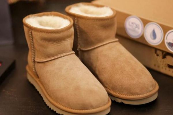 如何清洗雪地靴內(nèi)部 雪地靴保養(yǎng)要點