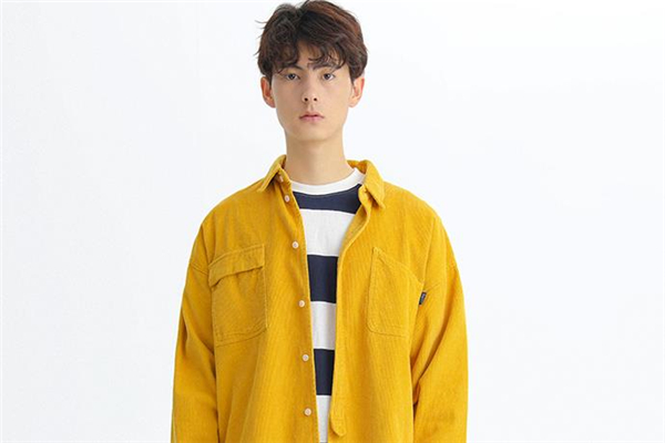 男生純色襯衫怎么搭配 男生純色襯衫搭配圖片