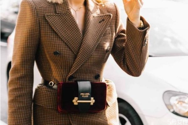 腰包怎么搭配好看 腰包怎么背比較潮 腰包怎么搭配好看 腰包怎么背比較潮