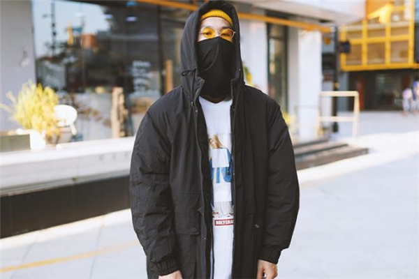 男生穿什么顏色長(zhǎng)款羽絨服好看 男士長(zhǎng)羽絨服什么顏色好 男生穿什么顏色長(zhǎng)款羽絨服好看 男士長(zhǎng)羽絨服什么顏色好